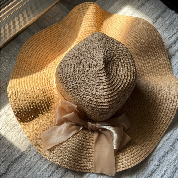 Adorable Sunhat - Picture 2 of 4